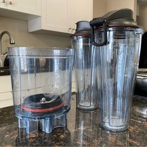 Vitamix Blade Base, 2 20oz Blending Cups with Lids